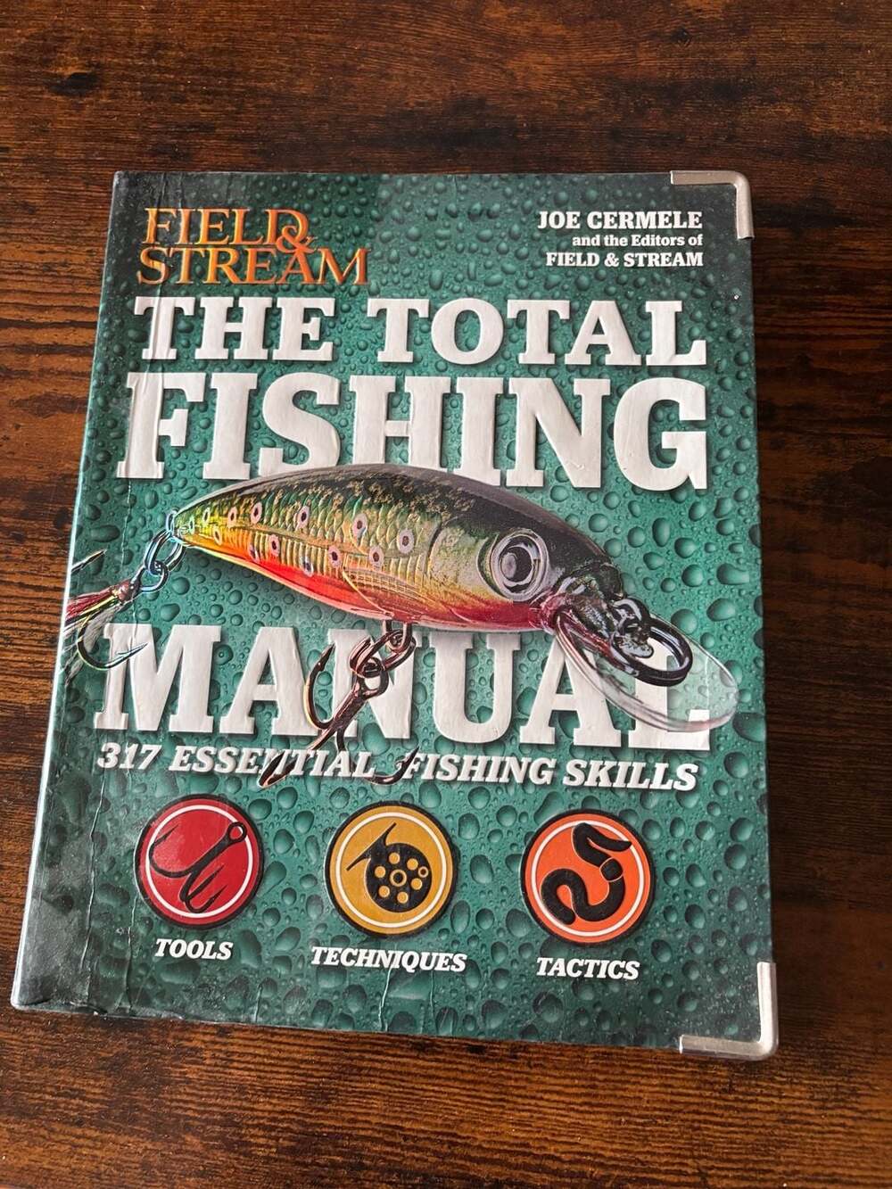 Field & Stream The Total Fishing Manual: 317 Essential Fishing Skills by Joe Cer